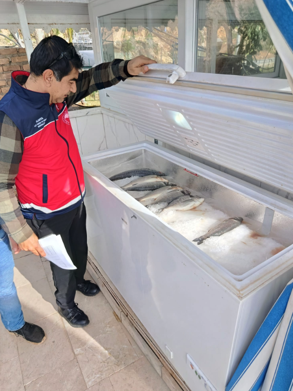 antalyada-su-urunlerine-yakin-takip-finikede-av-araclari-markalandi