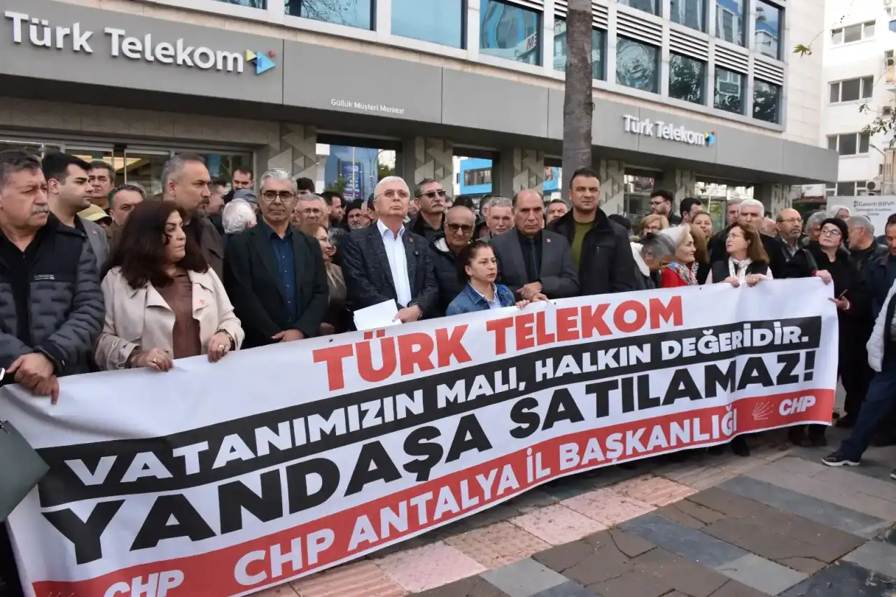 chp-antalyadan-turk-telekomda-ozellestirme-ve-taseronlasmaya-karsi-sert-tepki