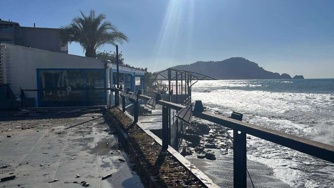 alanyada-deniz-tasti-sahil-lokantasinda-korku-anlari