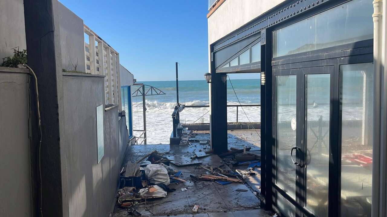 alanyada-deniz-tasti-sahil-lokantasinda-korku-anlari