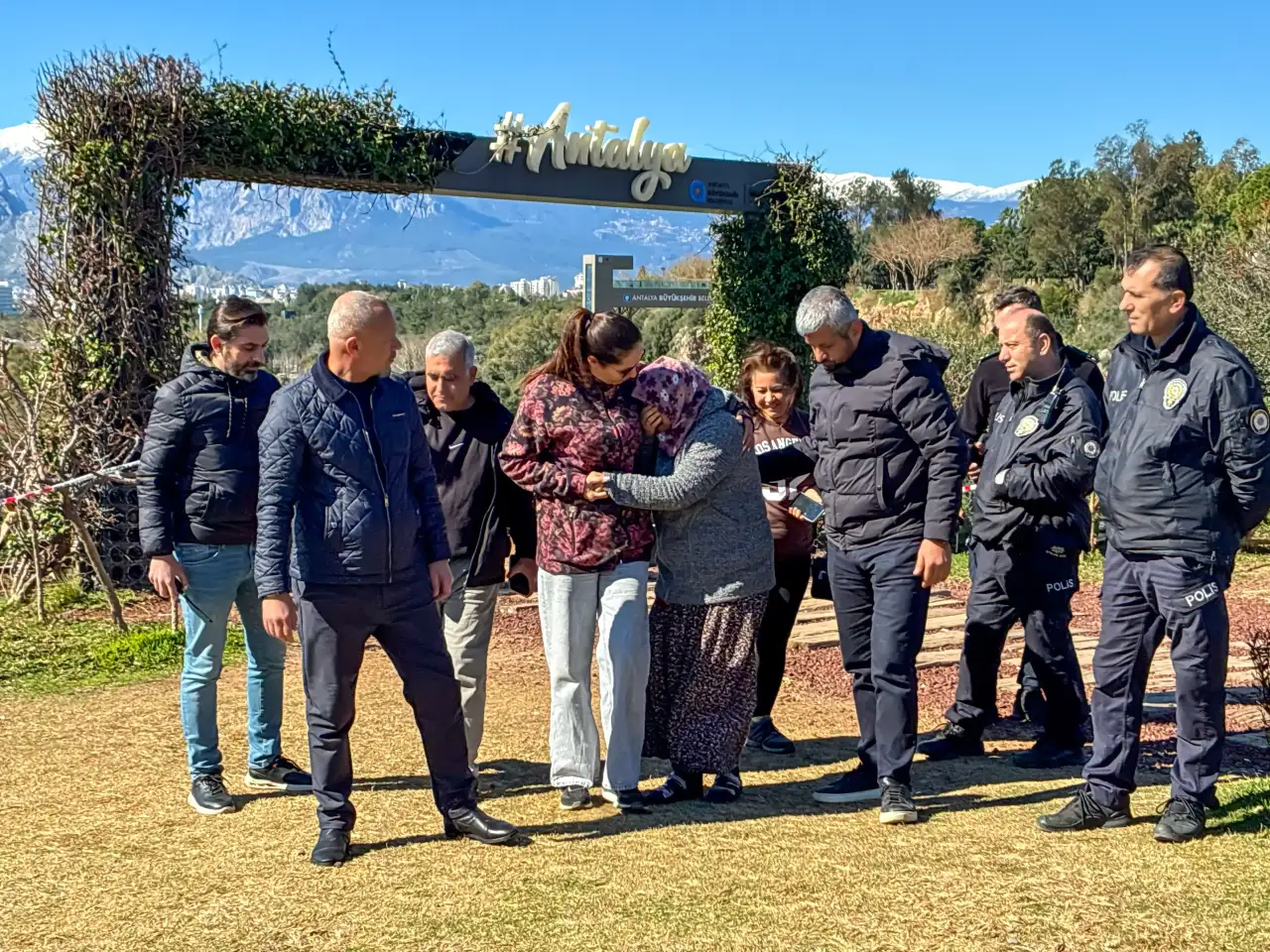 antalyada-bir-annenin-caresizligi-cocugumu-bu-sehre-sigdiramadilar-6