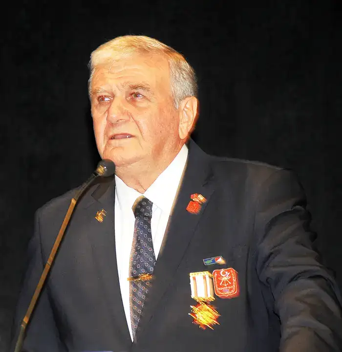 antalyada-emekli-subaylardan-yildirim-gurses-sarkilari