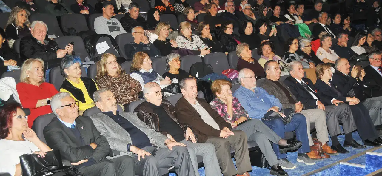 antalyada-emekli-subaylardan-yildirim-gurses-sarkilari