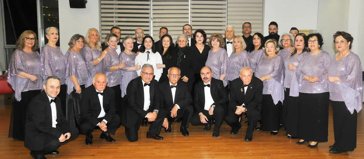 antalyada-emekli-subaylardan-yildirim-gurses-sarkilari