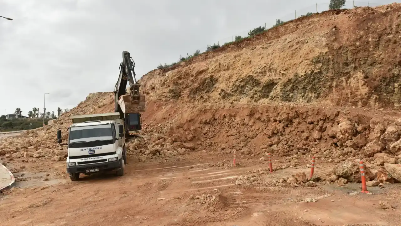 kepezde-heyelan-riskli-alan-kademeli-olarak-islah-ediliyor