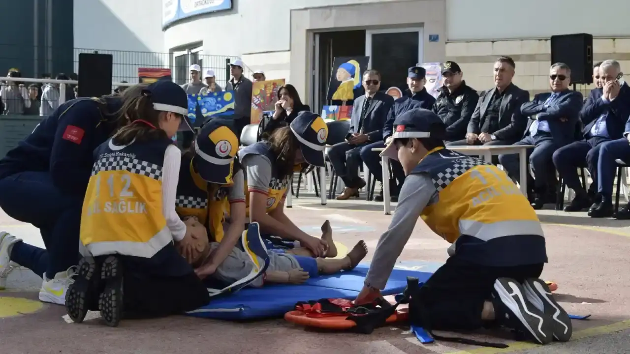 aksuda-gelecegin-saglik-elcileri-belgelere-kavustu-1