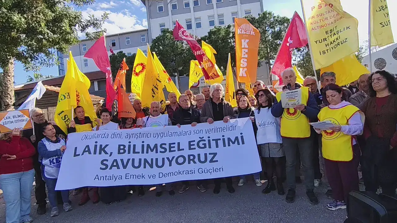 antalyada-bakan-tekine-genelge-tepkisi-siz-bir-tekke-ya-da-medrese-yonetmiyorsunuz