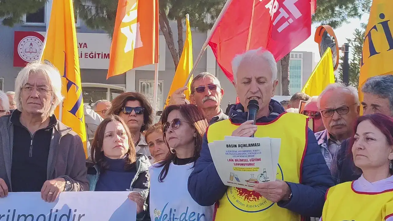 antalyada-bakan-tekine-genelge-tepkisi-siz-bir-tekke-ya-da-medrese-yonetmiyorsunuz