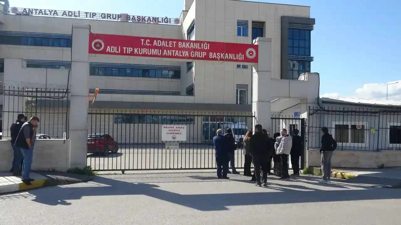 antalyada-teravihe-giden-yasli-kadina-araba-carpti