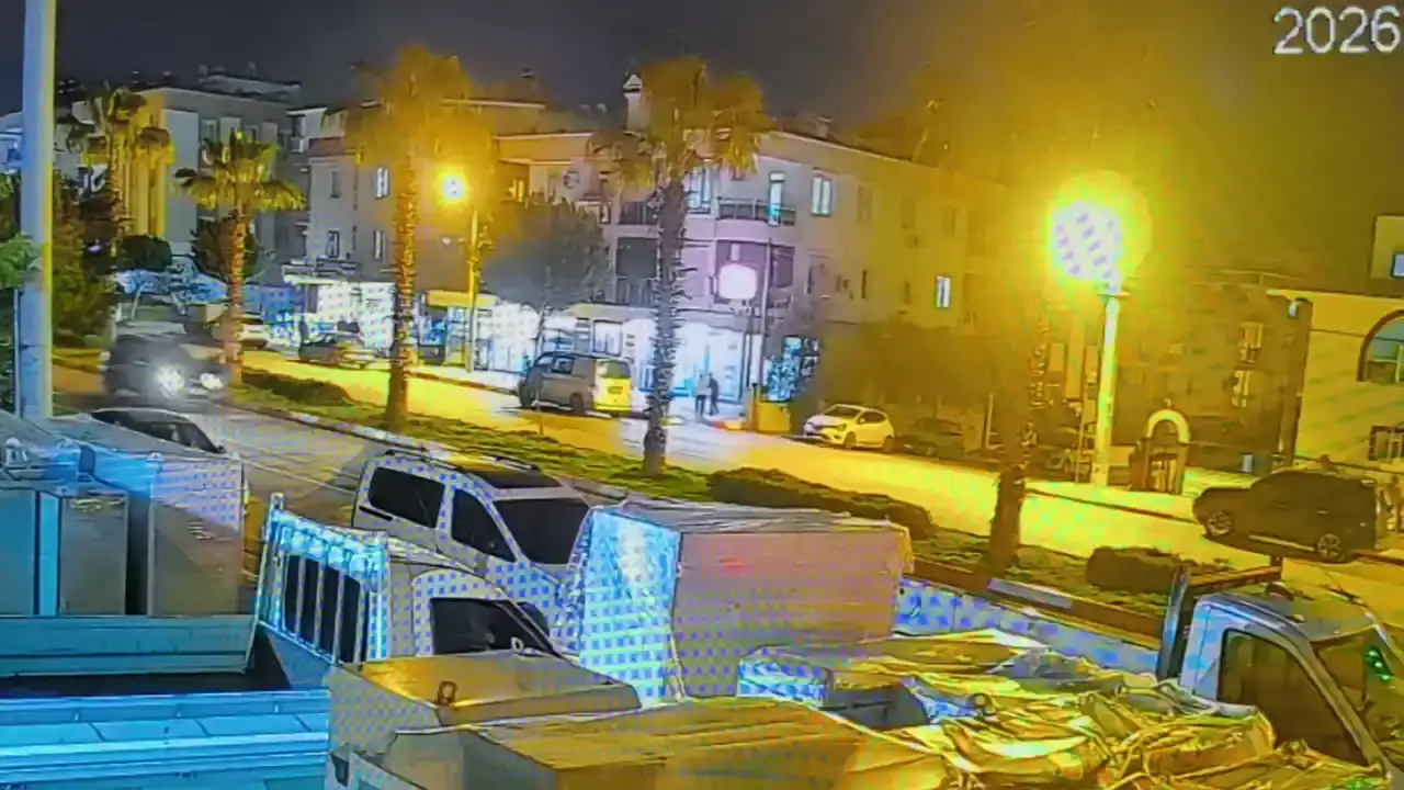 antalyada-teravihe-giden-yasli-kadina-araba-carpti