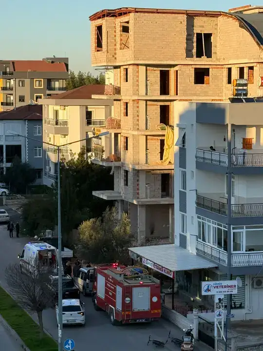 dosemealtinda-isci-asansor-bosluguna-dustu