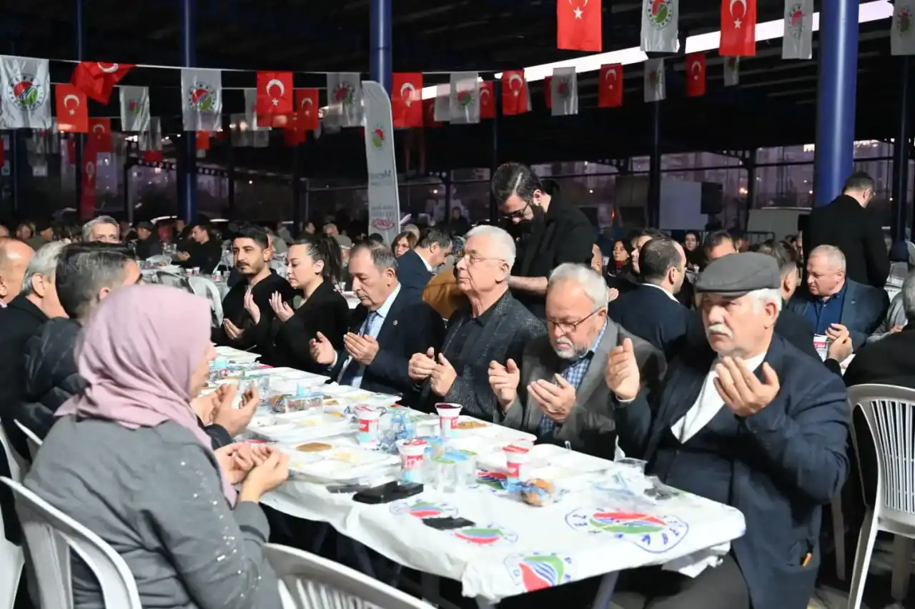 dudenbasi-ve-teomanpasa-ayni-sofrada-bulustu