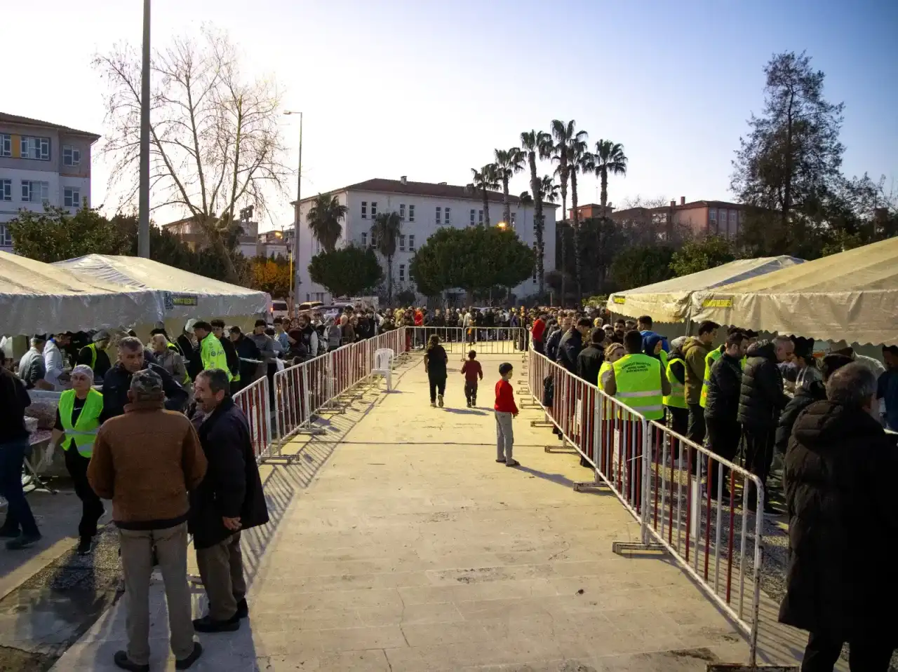 manavgatta-ilk-gonul-sofrasi-ataturk-kultur-merkezinde-kuruldu