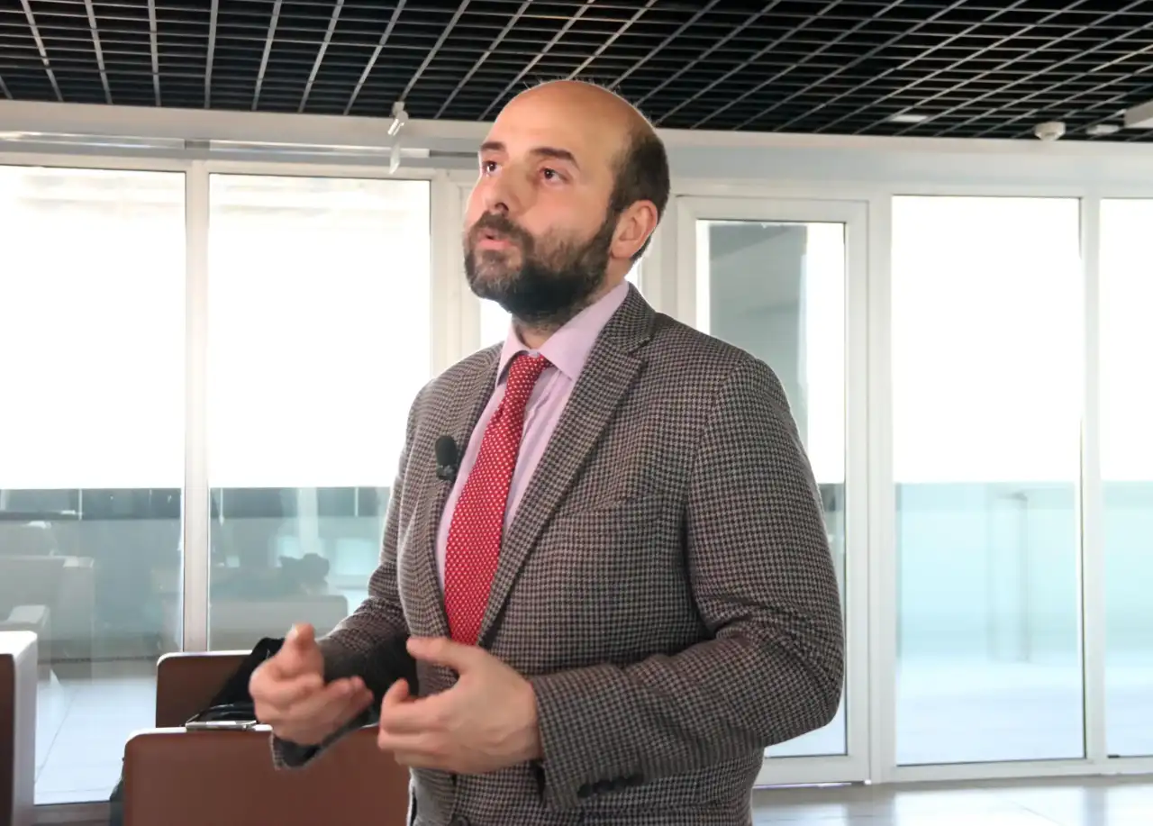 ramazan-ayinda-siber-pusuda-manevi-istismar-prof-dr