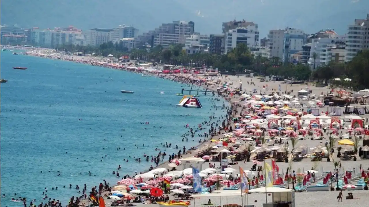vize-sorunu-ceken-antalya-turizm-isletmelerinden-yesil-pasaport-cagrisi