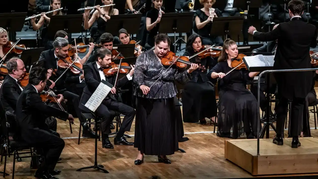 antalya-devlet-senfoni-orkestrasindan-romantik-ruzgarlar