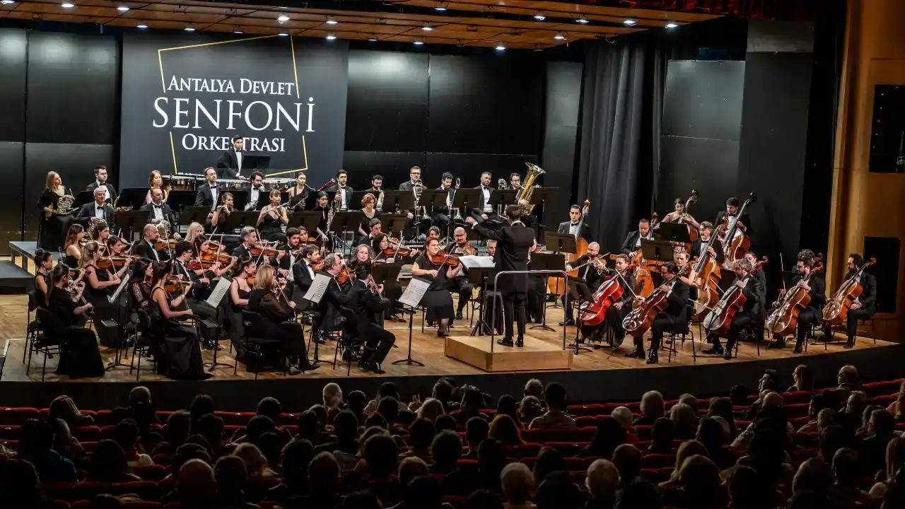 antalya-devlet-senfoni-orkestrasindan-romantik-ruzgarlar