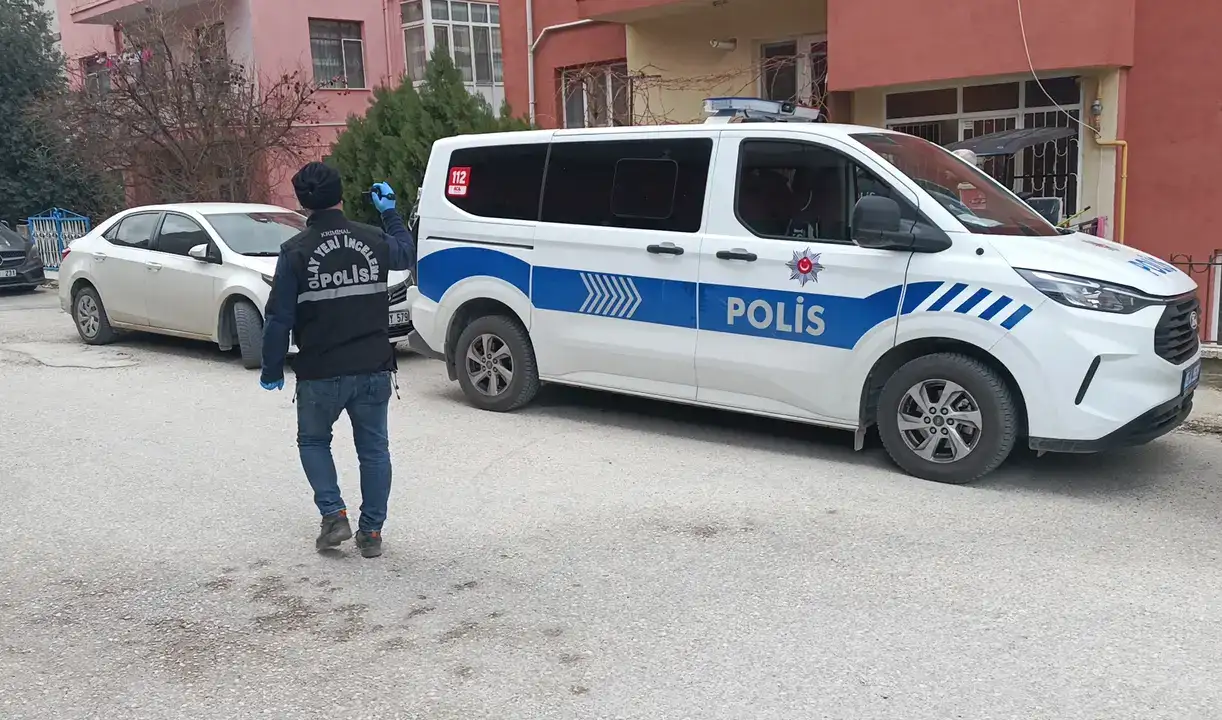 burdurda-yegeninden-destek-aldigi-sirada-yere-yigildi