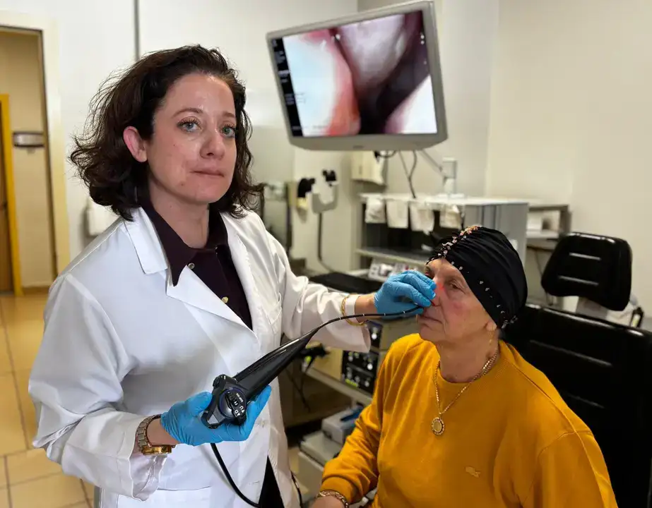 evladinin-elinden-sifa-buldu-artvinli-asiye-teyze-antalyada-hayata-dondu