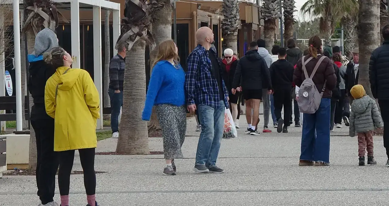 konyaalti-semalarinda-bahar-mujdesi-ilk-leylek-goruldu