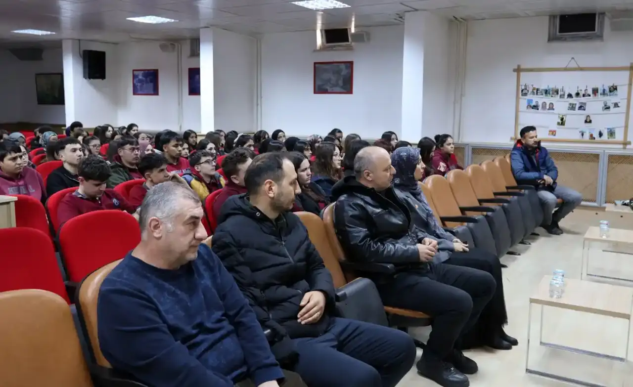 korkutelinde-bassavci-kapici-iban-tuzagi-konusunda-ogrencileri-bilgilendirdi