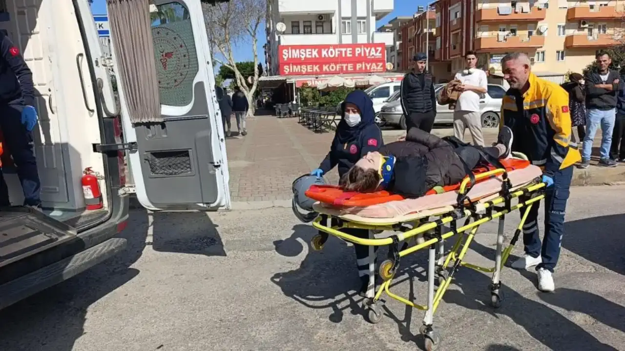 manavgatta-faciadan-donuldu-motosiklet-surucusu-otomobilin-altinda-suruklendi