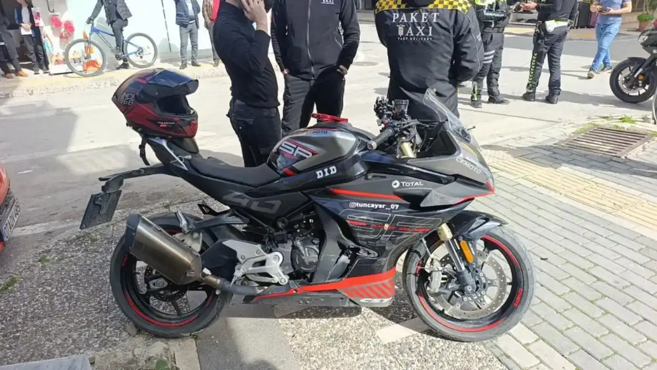 manavgatta-otomobil-ile-motosiklet-carpisti-kaza-ani-saniye-saniye-kameraya-yansidi