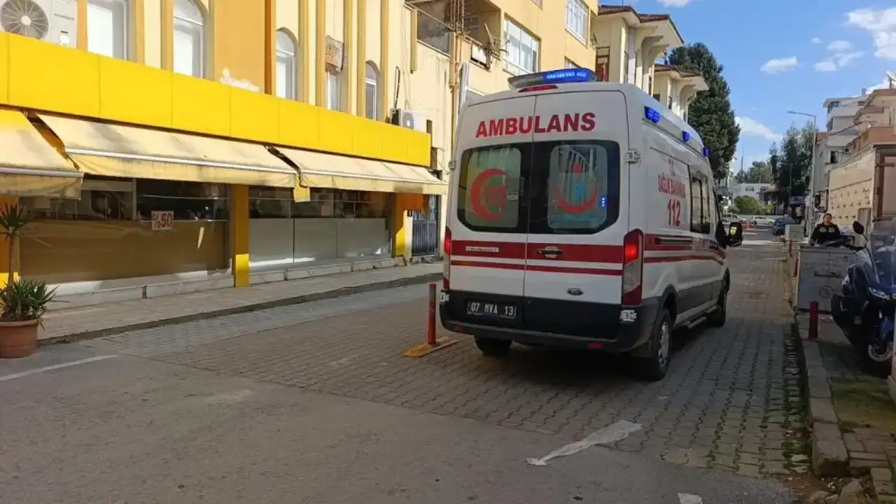 manavgatta-otomobil-ile-motosiklet-carpisti-kaza-ani-saniye-saniye-kameraya-yansidi