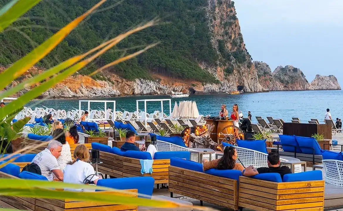 alanyada-baskanin-iptal-ettigi-plaj-ihalesi-35-milyona-verildi