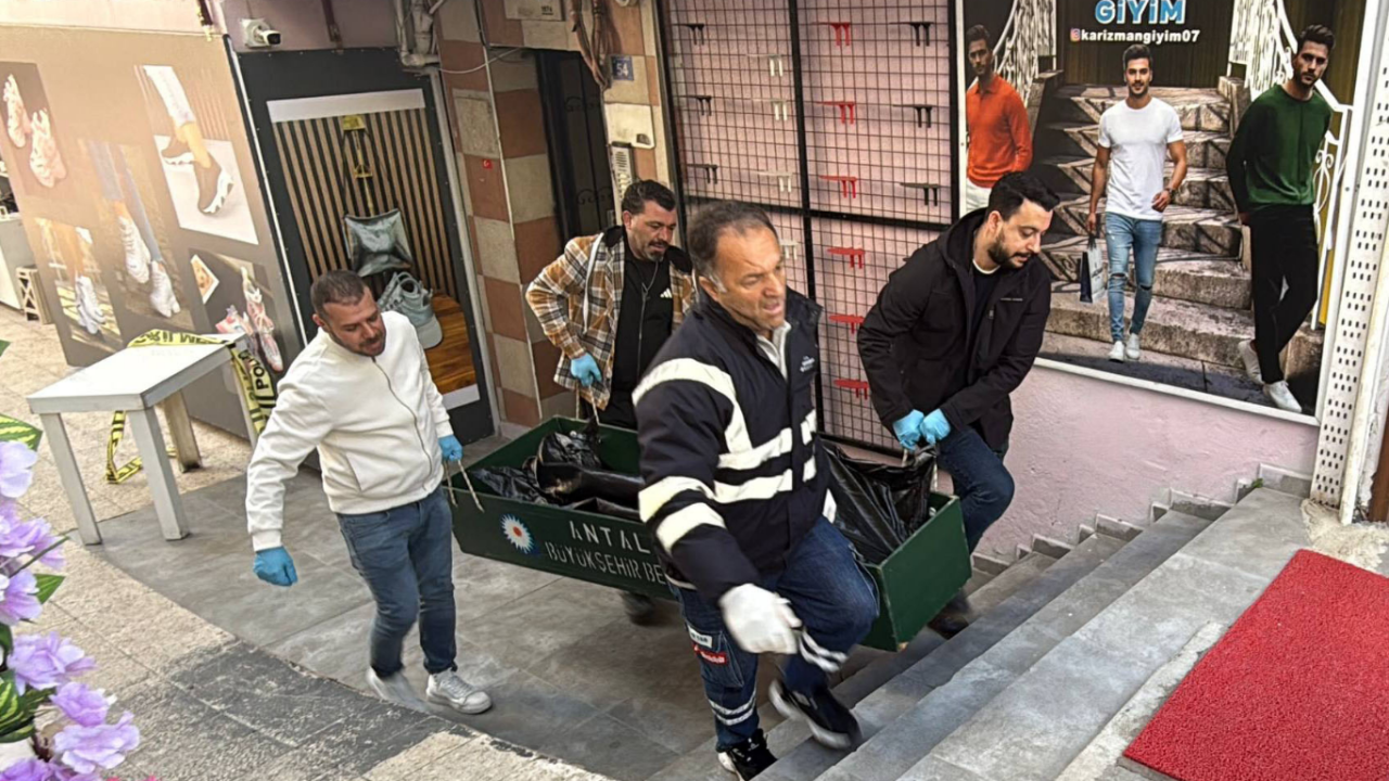 antalyada-alacak-kavgasi-kanli-bitti