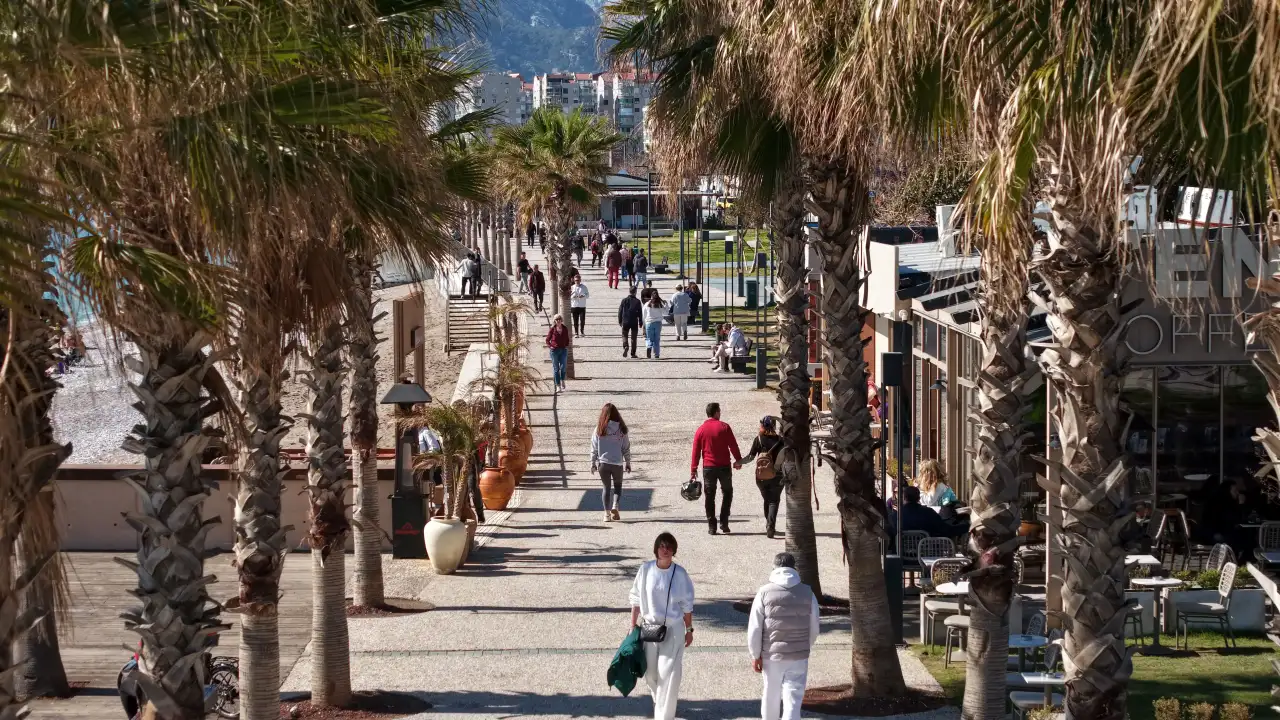 antalyada-pastirma-yazi-deniz-turkuaz-dondu