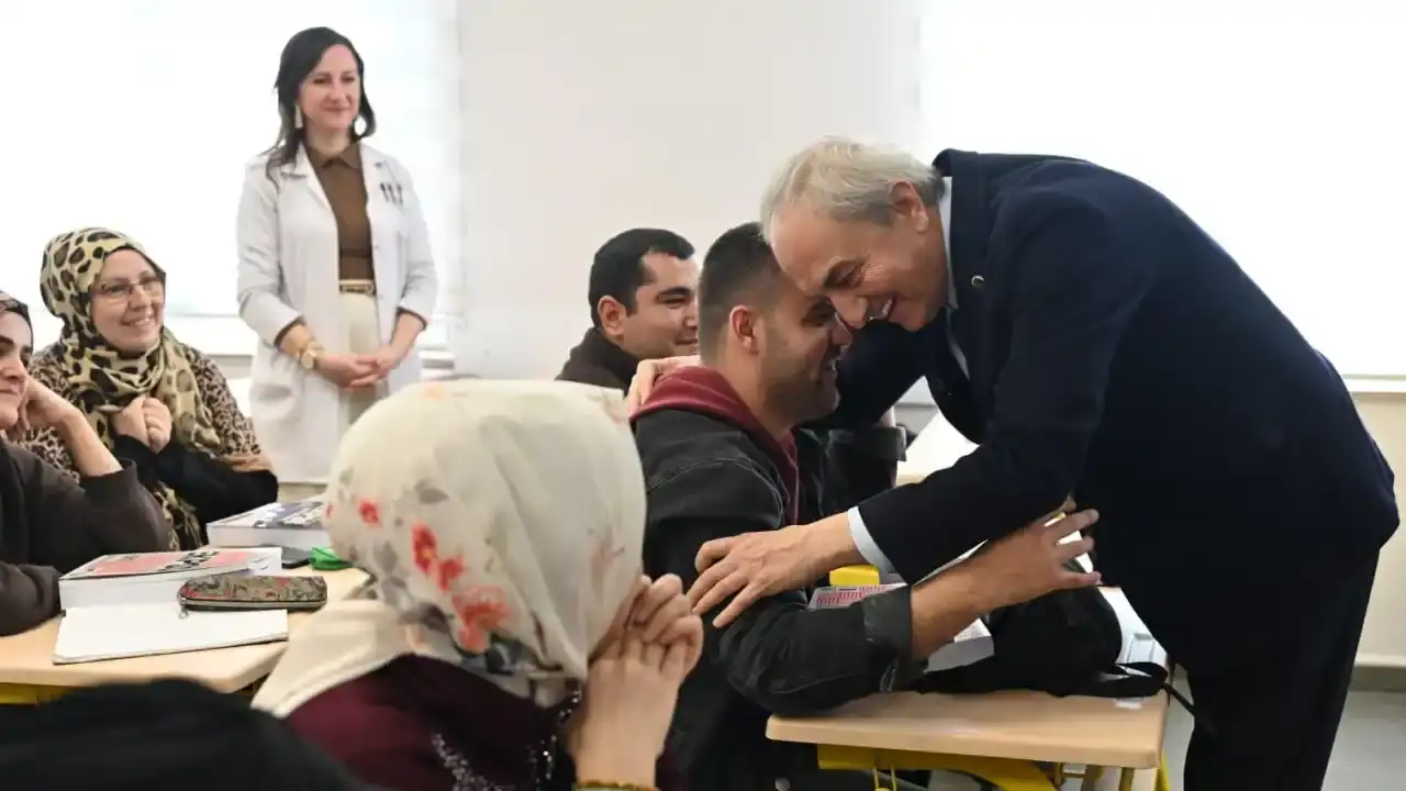 antalyanin-ilk-ucretsiz-ekpss-kursu-basladi