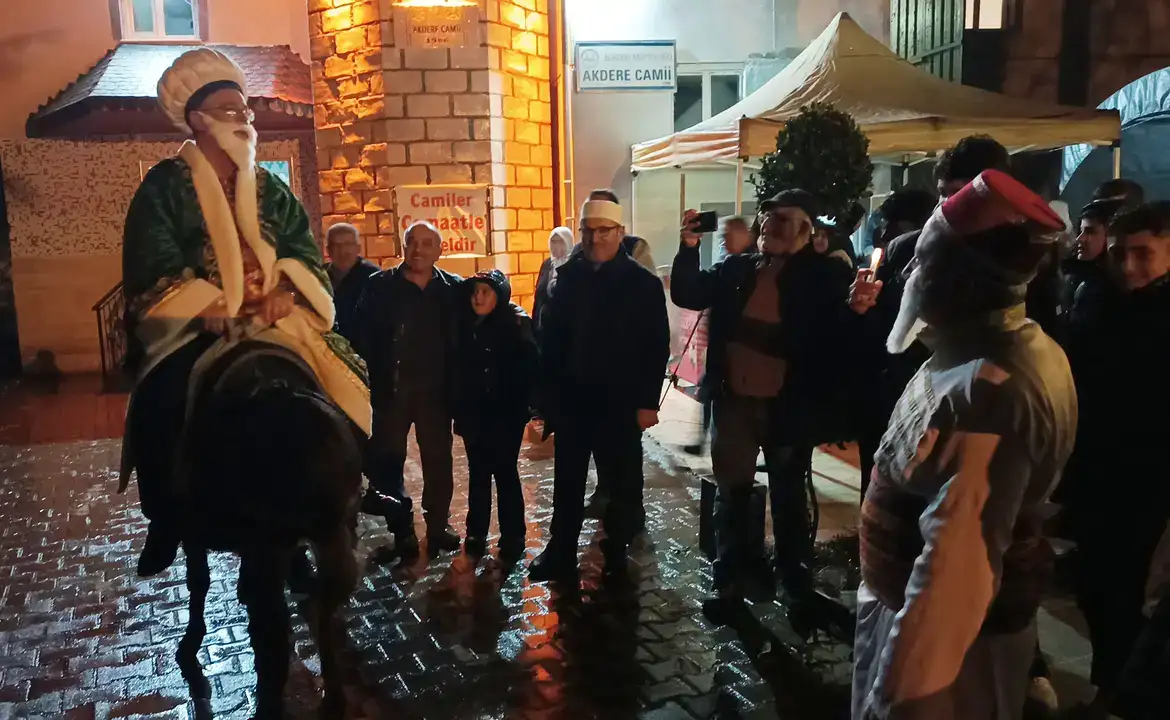 burdurda-camide-cocuklara-nasreddin-hoca-surprizi