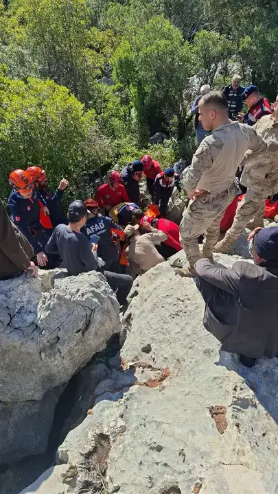 serikte-endiseli-bekleyiste-mutlu-son-yariga-dusen-ayse-nine-kurtarildi