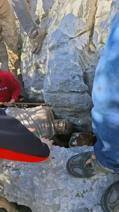 serikte-endiseli-bekleyiste-mutlu-son-yariga-dusen-ayse-nine-kurtarildi