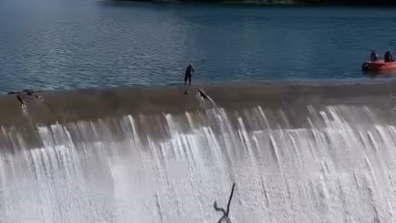 alakir-barajinda-yurekleri-agza-getiren-temizlik