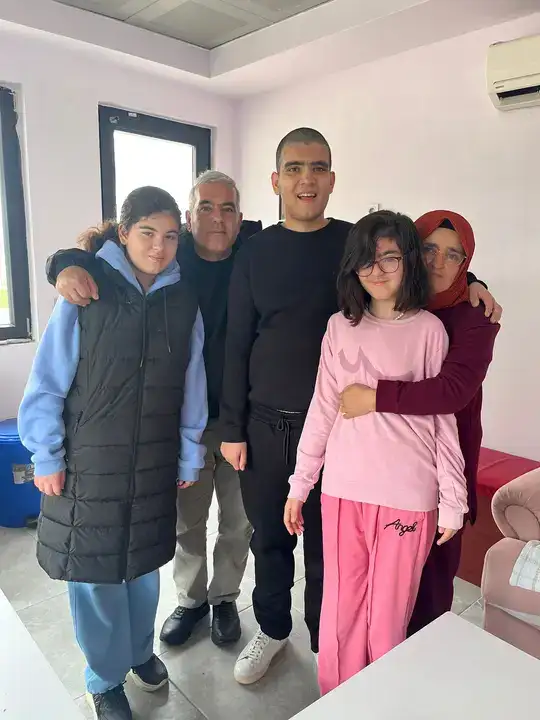 falezlerdeki-ciglik-mutlu-sonla-bitti-muhammet-ve-ailesi-kucaklasti