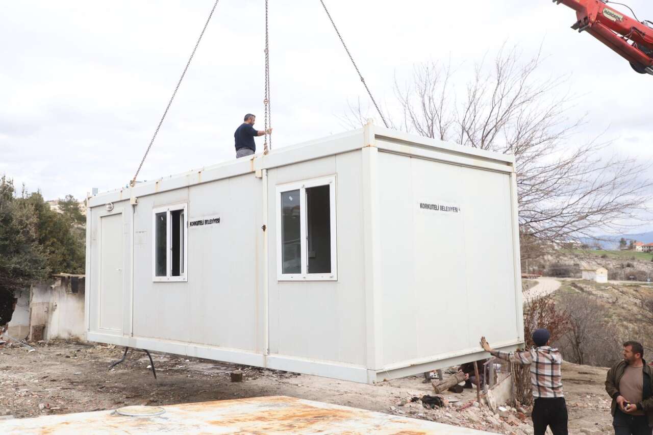 korkuteli-belediyesi-yaralari-sardi-yangin-magduru-aileye-yeni-yuva