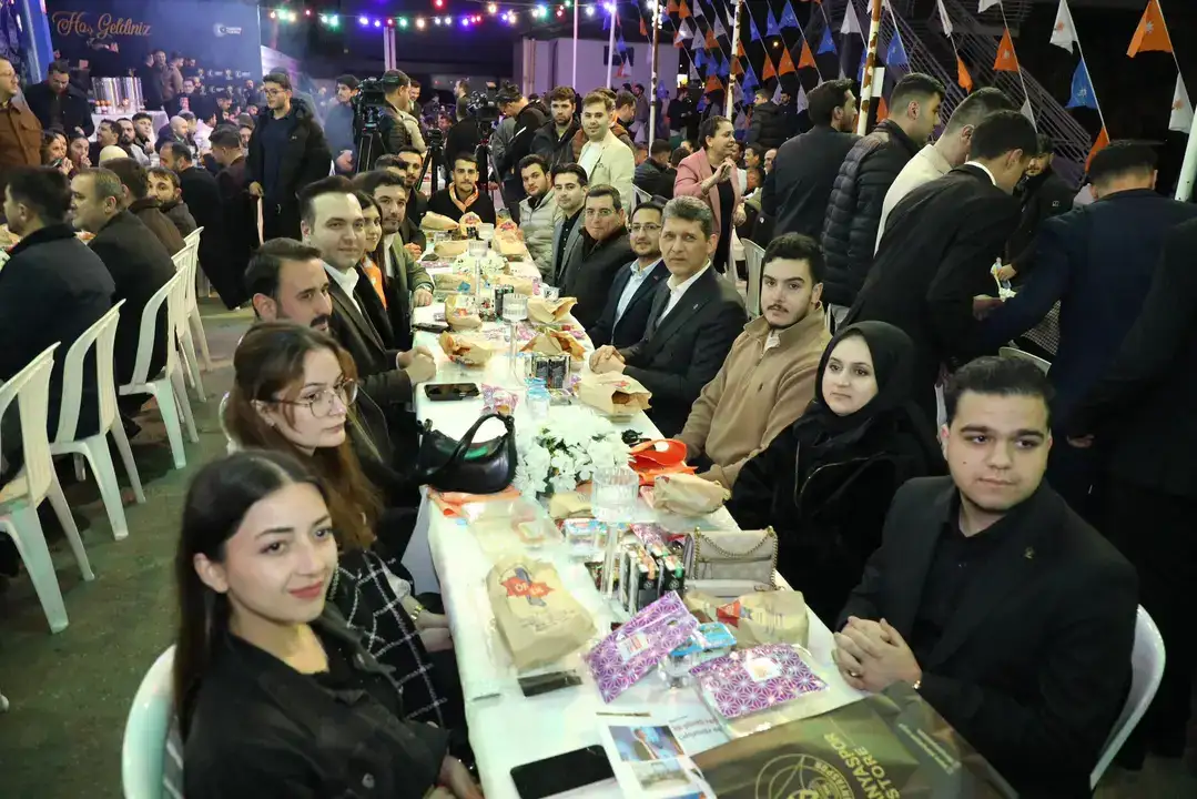 ak-parti-antalyada-genclik-sofrasi-kuruldu