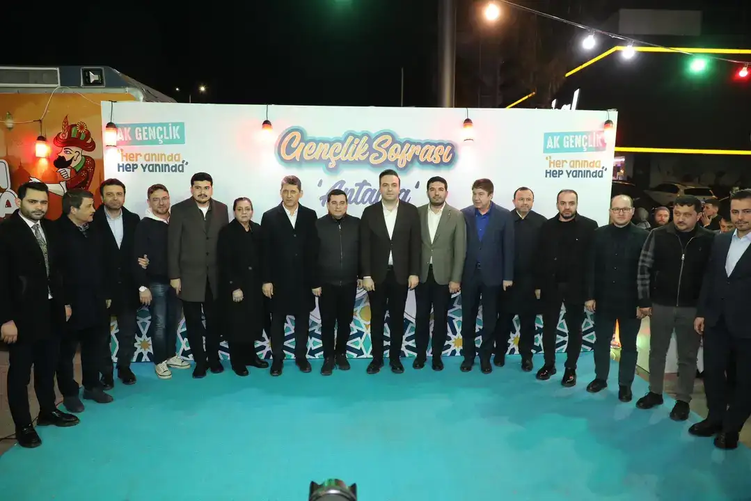ak-parti-antalyada-genclik-sofrasi-kuruldu