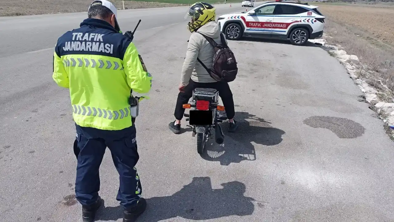 burdurda-guvenli-trafik-icin-jandarmadan-siki-denetim