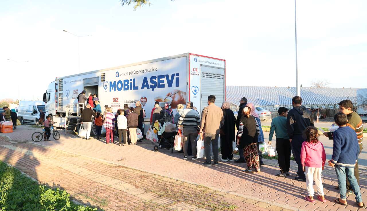 buyuksehirin-geleneksel-iftar-ikrami-suruyor