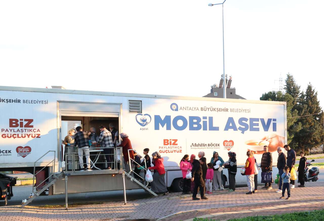 buyuksehirin-geleneksel-iftar-ikrami-suruyor