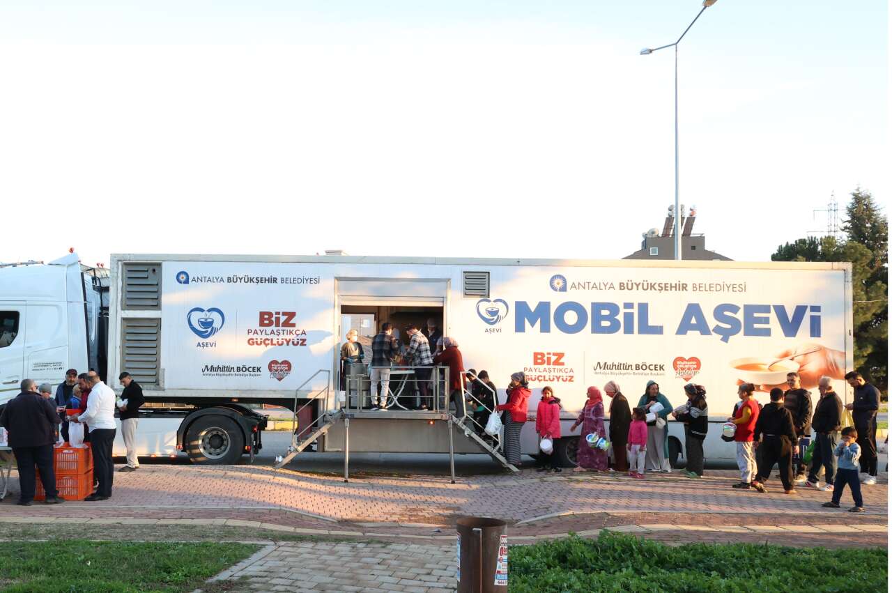 buyuksehirin-geleneksel-iftar-ikrami-suruyor