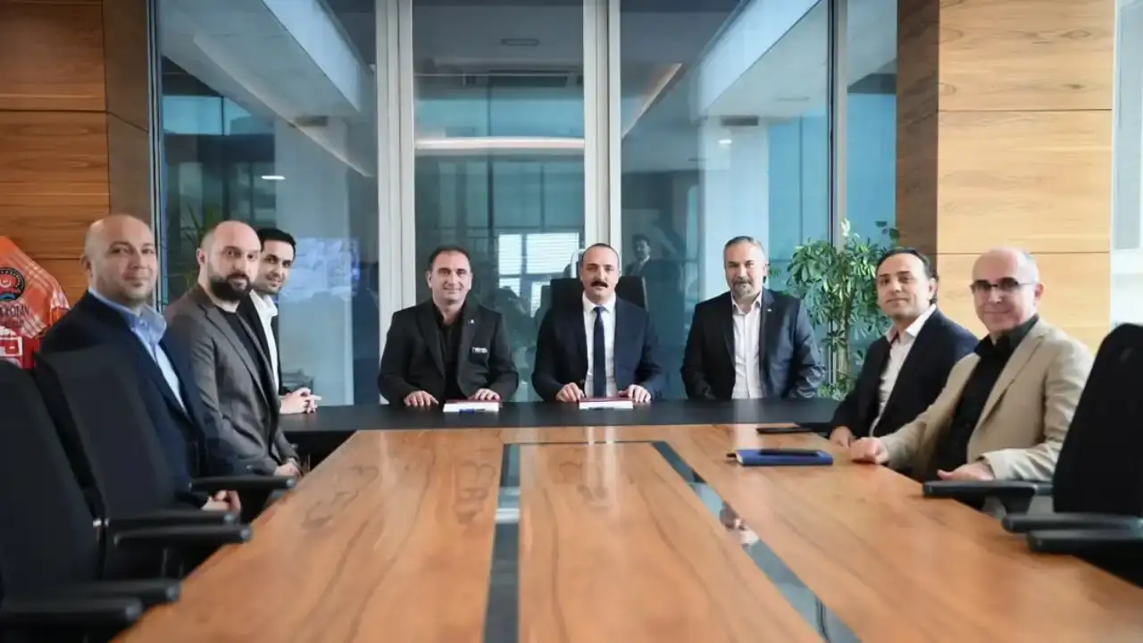 konyaalti-belediyesi-memurlarina-sevindirici-haber-tum-yerel-sen-ile-sozlesme-imzalandi