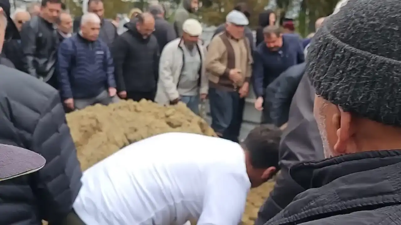 ahatlinin-eski-muhtari-tahsin-mutlucan-dualarla-son-yolculuguna-ugurlandi