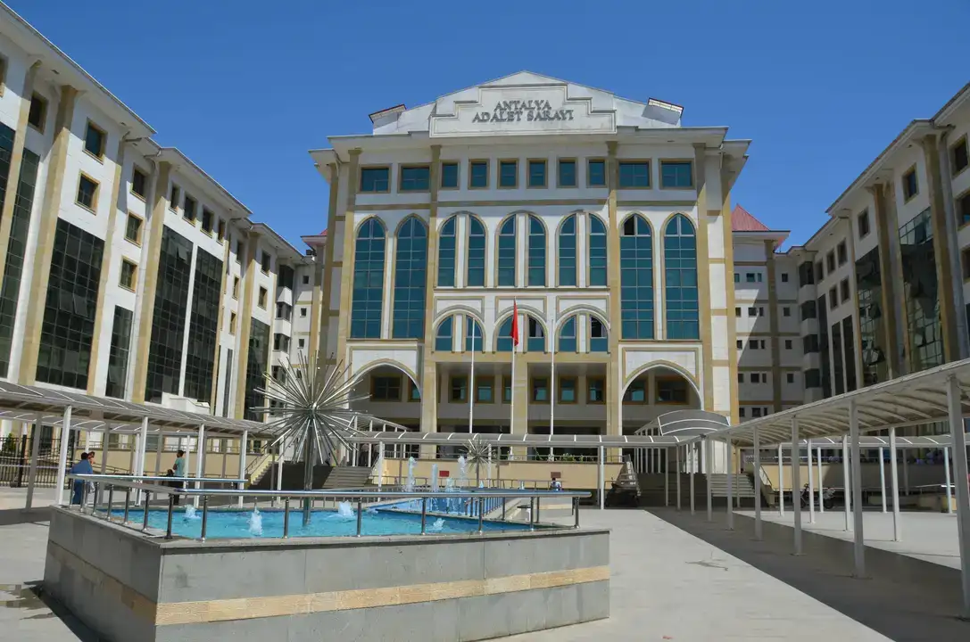 antalyada-skandal-oz-bebegini-baskasinin-uzerine-kaydettirdi-pisman-oldu