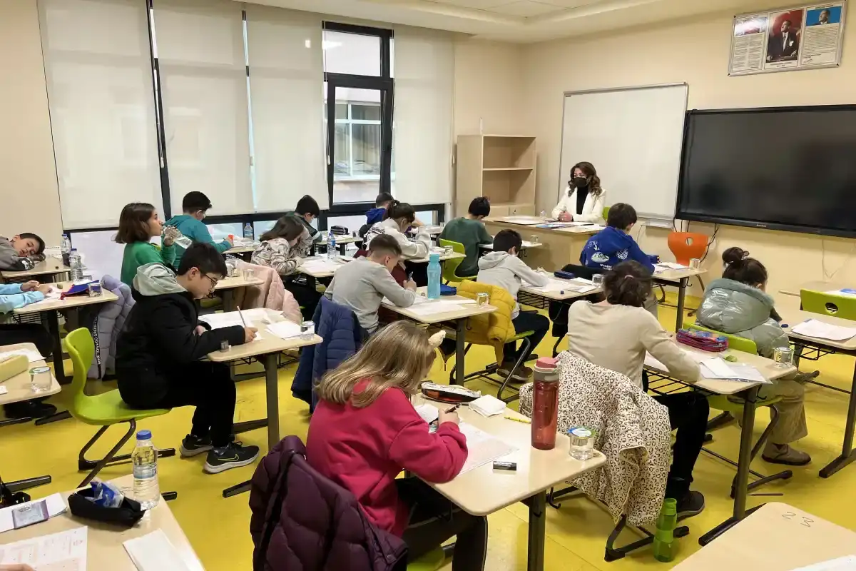 ilahiye-tepki-gosteren-veli-gozaltina-alindi-liderlerden-ilahiyi-destekledi