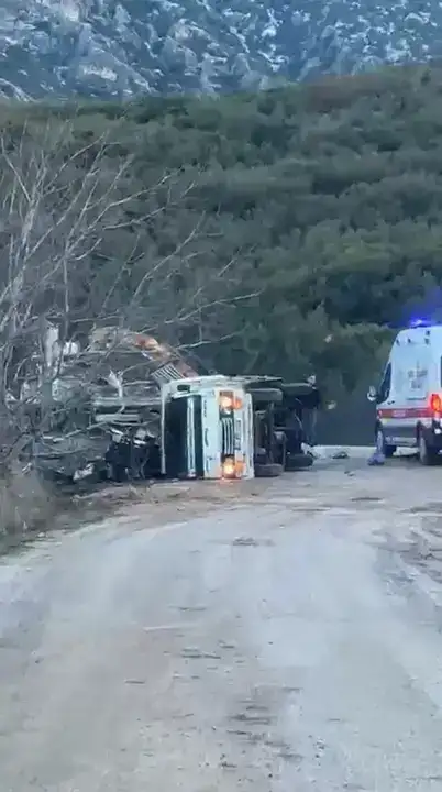 isparta-egirdirde-iftar-yolunda-carpistilar-1i-cocuk-5-yarali