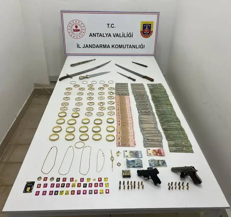 kepezde-dev-operasyon-sahte-altin-ve-silah-deposu-ele-gecirildi